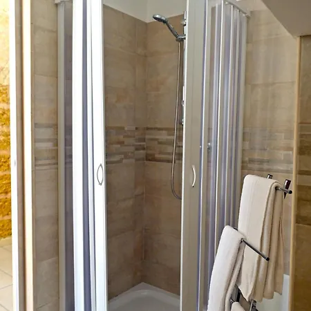 Dimora Raffaele Oda ve Kahvaltı Mesagne