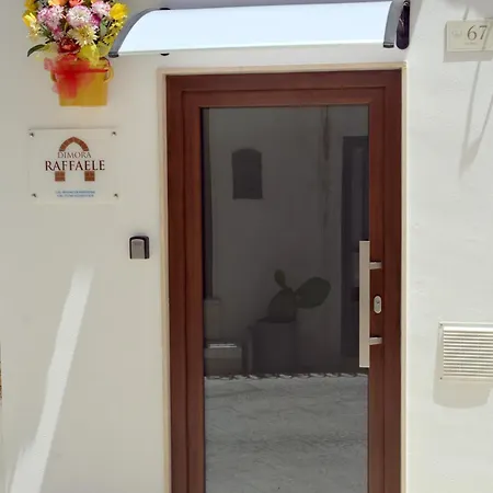 Bed & Breakfast Dimora Raffaele 3*